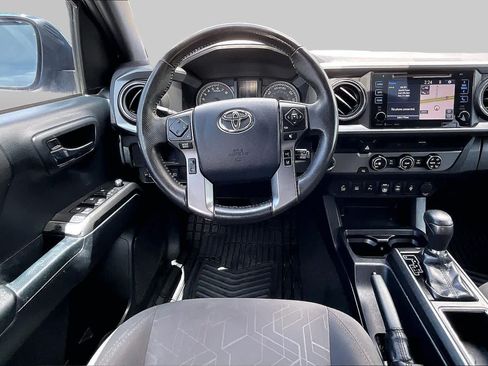 Used 2018 Toyota Tacoma TRD Sport w/ Technology Package RWD image 6