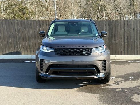 Certified 2025 Land Rover Discovery Dynamic SE image 9