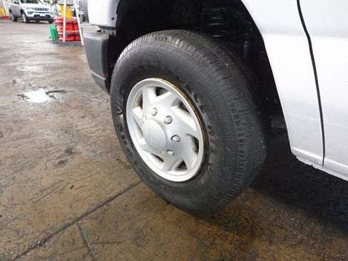 Used 2009 Ford E-350 and Econoline 350 Super Duty image 8