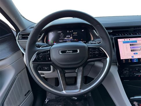 Used 2023 Jeep Grand Cherokee L Overland image 12