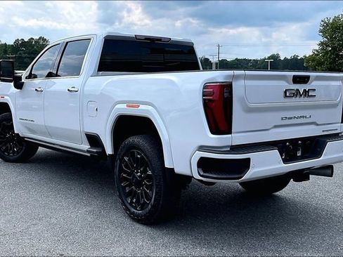 Used 2024 GMC Sierra 2500 Denali Ultimate AWD/4WD image 3