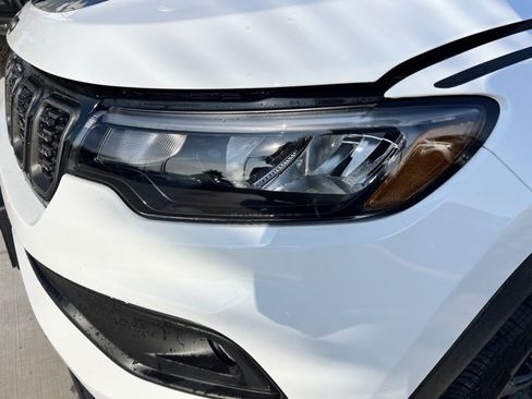 New 2026 Jeep Compass Latitude image 13