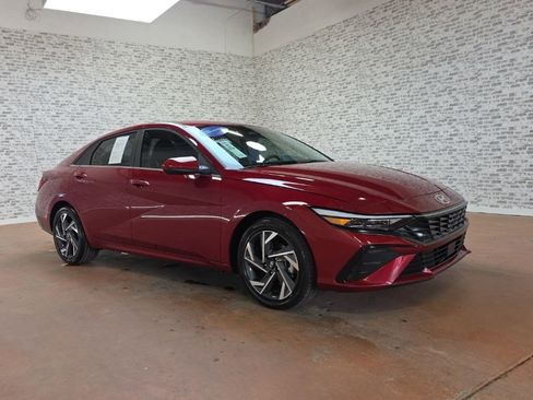 Certified 2025 Hyundai Elantra SEL image 1