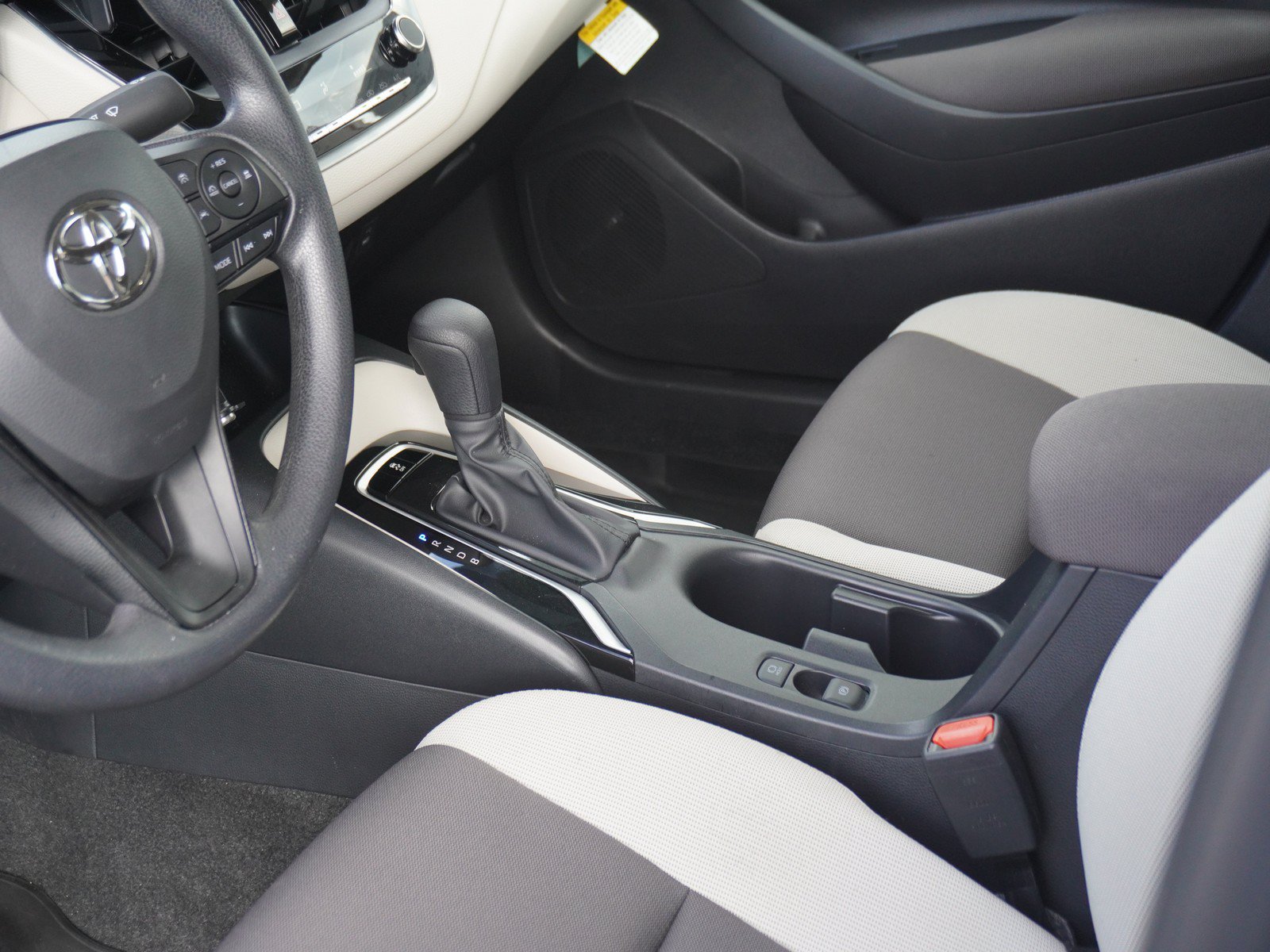 Used 2026 Toyota Corolla LE FWD image 18