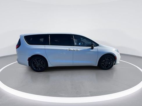 New 2026 Chrysler Pacifica Select FWD image 9