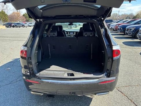 Used 2023 Buick Enclave Essence w/ Experience Buick Package image 9