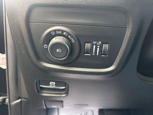 Used 2024 Jeep Grand Cherokee L Limited w/ Luxury Tech Group II image 23