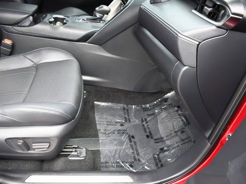 Certified 2024 Toyota Venza Limited image 25