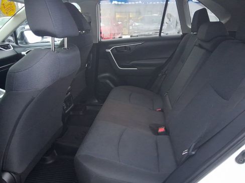 Used 2022 Toyota RAV4 LE image 15