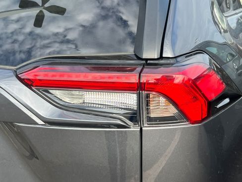 Used 2021 Toyota RAV4 XLE Premium AWD/4WD image 18