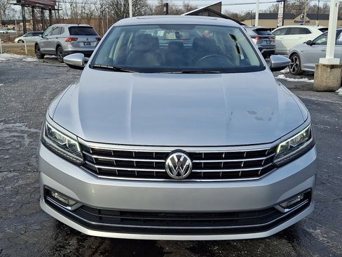 Used 2018 Volkswagen Passat 2.0T SE image 2