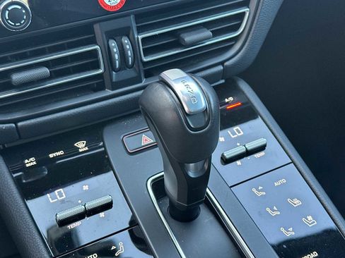 Certified 2025 Porsche Macan image 23