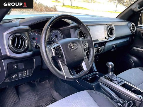 Used 2022 Toyota Tacoma TRD Off-Road w/ Technology Package AWD/4WD image 18