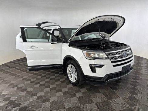 Used 2018 Ford Explorer XLT w/ Equipment Group 202A AWD/4WD image 12