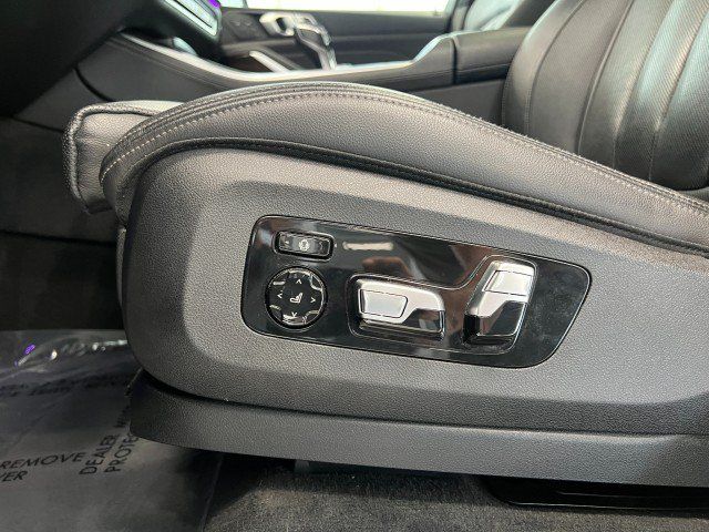 Used 2019 BMW X5 xDrive40i w/ M Sport Package AWD/4WD image 13