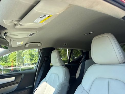 Used 2019 Volvo XC40 T4 Momentum FWD image 30