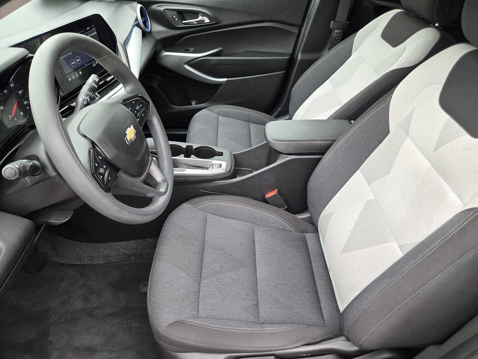 Used 2024 Chevrolet Trax LS w/ LS Convenience Package FWD image 13