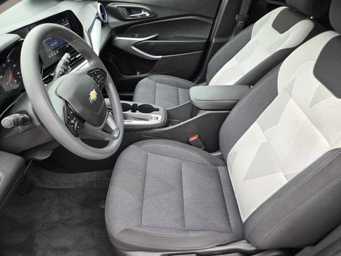 Used 2024 Chevrolet Trax LS w/ LS Convenience Package FWD image 13