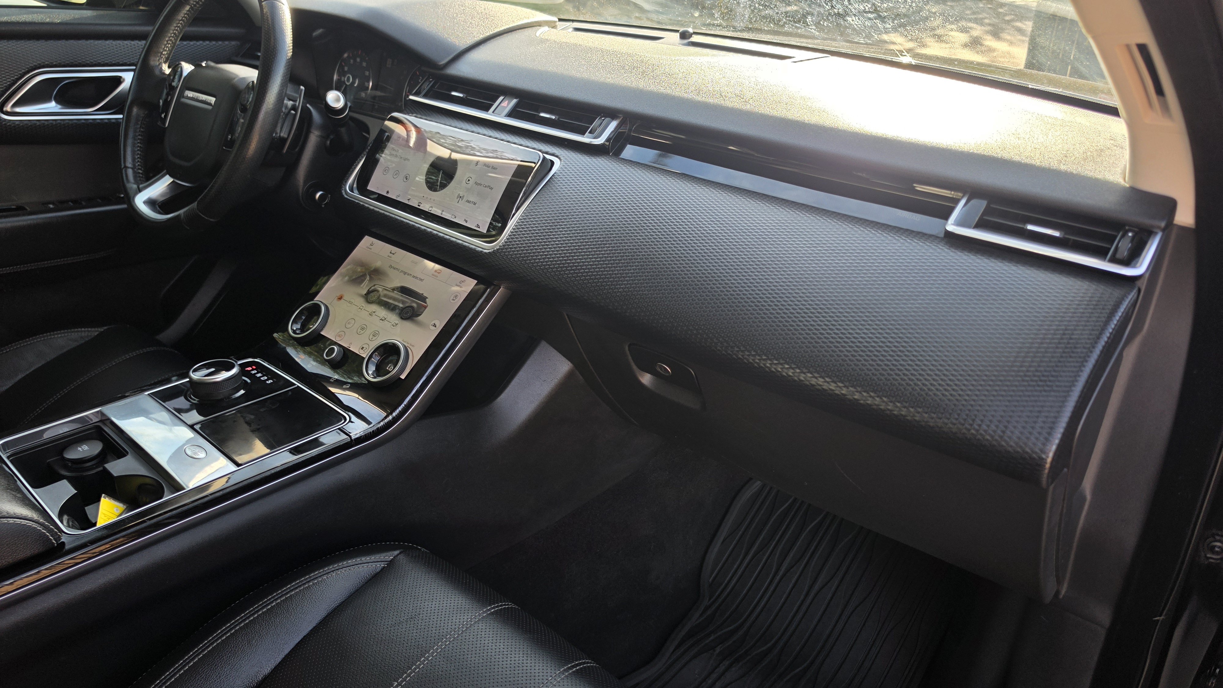 Used 2018 Land Rover Range Rover Velar S AWD/4WD image 32