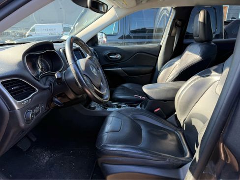 Used 2021 Jeep Cherokee Limited image 5