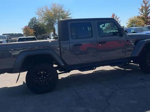 Used 2022 Jeep Gladiator Sport image 9