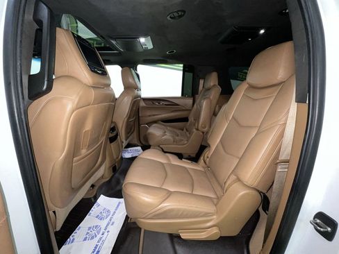 Used 2017 Cadillac Escalade ESV Platinum AWD/4WD image 27