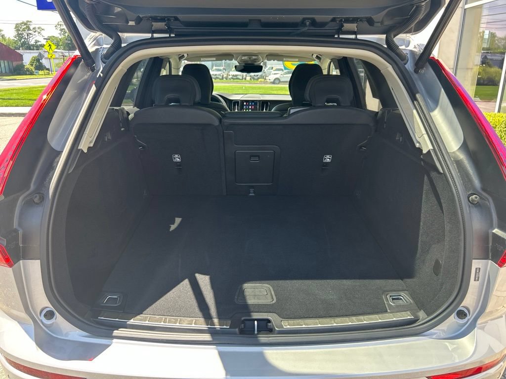 Certified 2025 Volvo XC60 B5 Plus AWD/4WD image 12