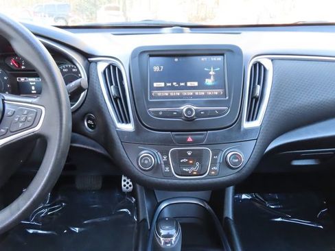 Used 2016 Chevrolet Malibu LT image 19