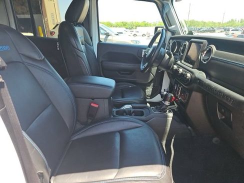 Used 2022 Jeep Wrangler Unlimited Rubicon 4xe w/ Cold Weather Group AWD/4WD image 10