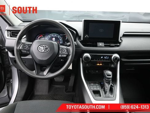 Used 2023 Toyota RAV4 LE AWD/4WD image 11