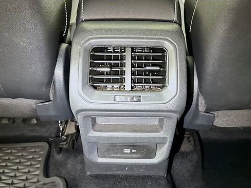 Used 2022 Volkswagen Taos SE image 24