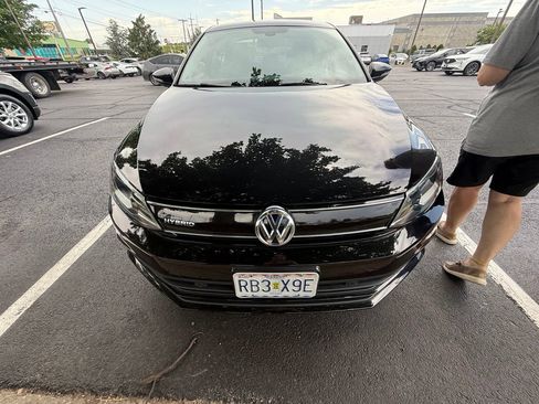 Used 2016 Volkswagen Jetta SEL Premium FWD image 1