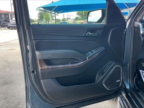 Used 2019 Chevrolet Suburban LT image 22