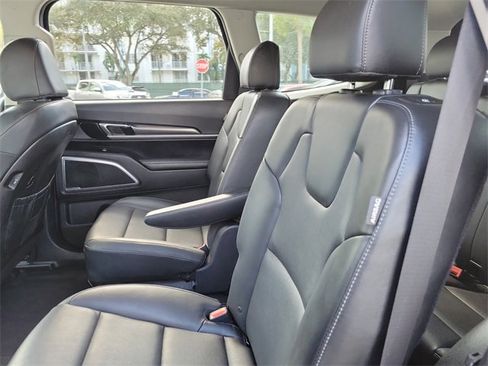 Used 2024 Kia Telluride S image 8