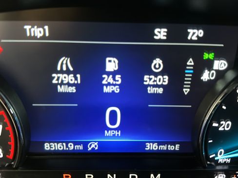 Used 2021 Ford Explorer XLT w/ Equipment Group 202A AWD/4WD image 10