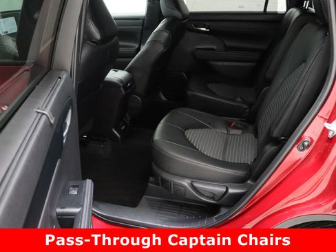 Certified 2024 Toyota Highlander XSE image 30