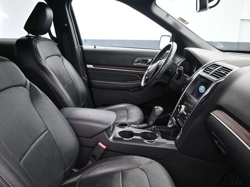 Used 2019 Ford Explorer Limited w/ Class III Trailer Tow Package image 10