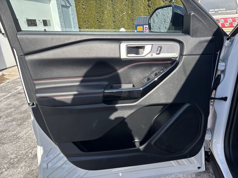 Used 2023 Ford Explorer ST-Line w/ Class IV Trailer Tow Package image 17