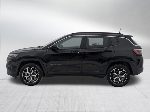 Used 2025 Jeep Compass Limited image 4