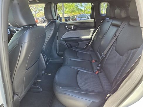 Used 2022 Jeep Compass Limited image 15