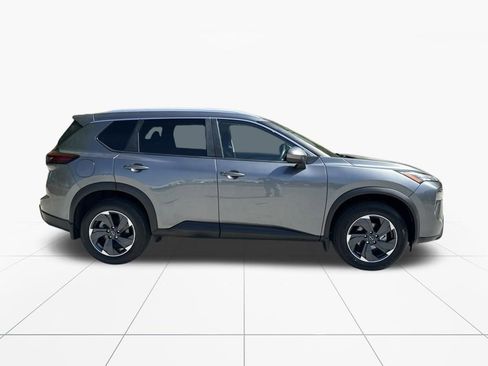 Used 2024 Nissan Rogue SV w/ SV Premium Package image 10