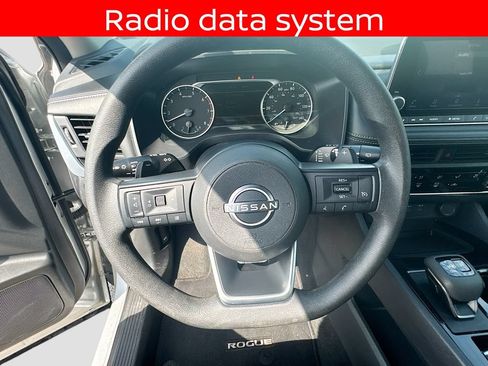Used 2024 Nissan Rogue S FWD image 11