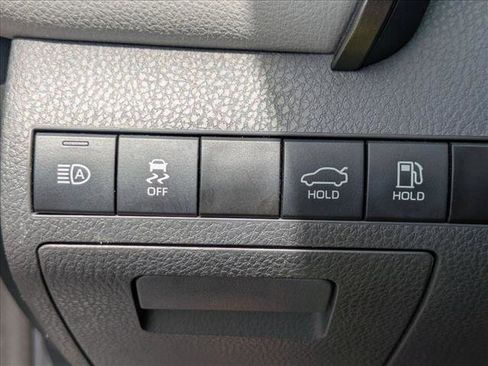 Used 2022 Toyota Camry SE w/ Convenience Package FWD image 9