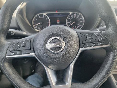 Used 2025 Nissan Sentra SV image 10