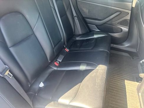 Used 2020 Tesla Model 3 Standard Range RWD image 9