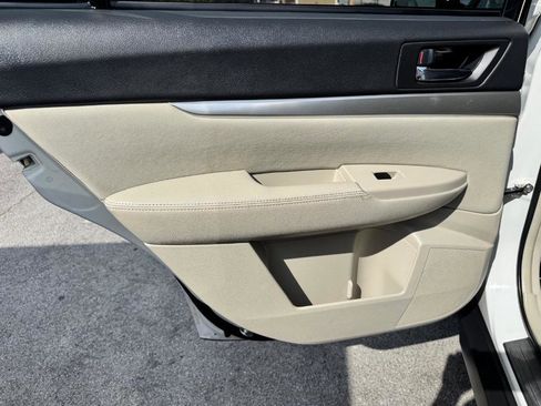 Used 2010 Subaru Outback 2.5i Premium image 29