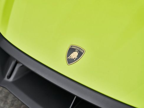 Used 2022 Lamborghini Huracan STO image 8
