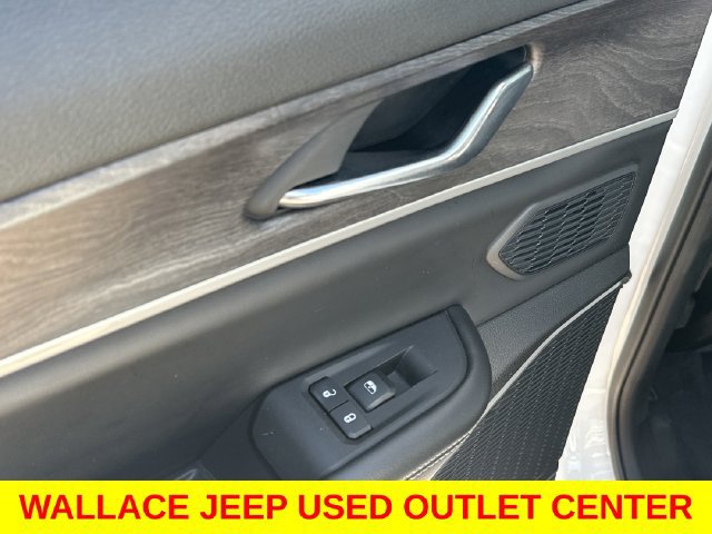 Used 2024 Jeep Grand Cherokee Limited 4xe AWD/4WD image 12