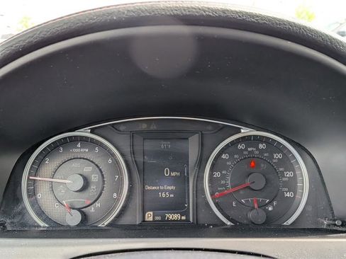 Used 2017 Toyota Camry SE image 10