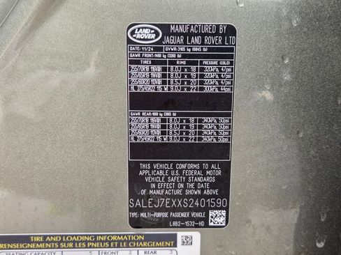Used 2025 Land Rover Defender 110 S AWD/4WD image 33